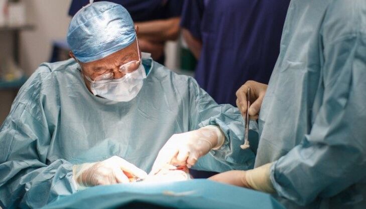 Cirurxía para extirpar o humor vítreo do ollo (vitrectomía)