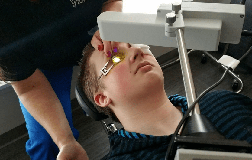 Crosslinking cirurxía na córnea para patoloxías